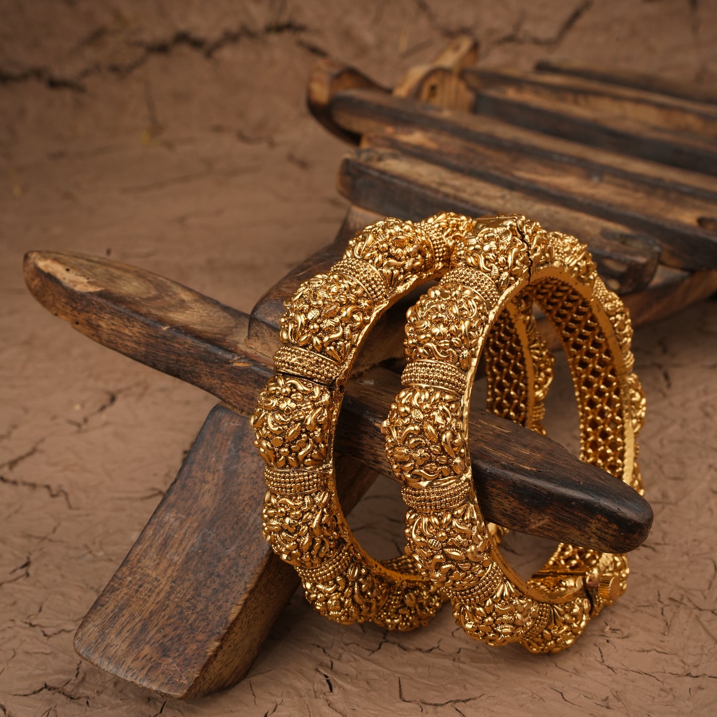 Aarohi Bangles Openable - Gold Plated