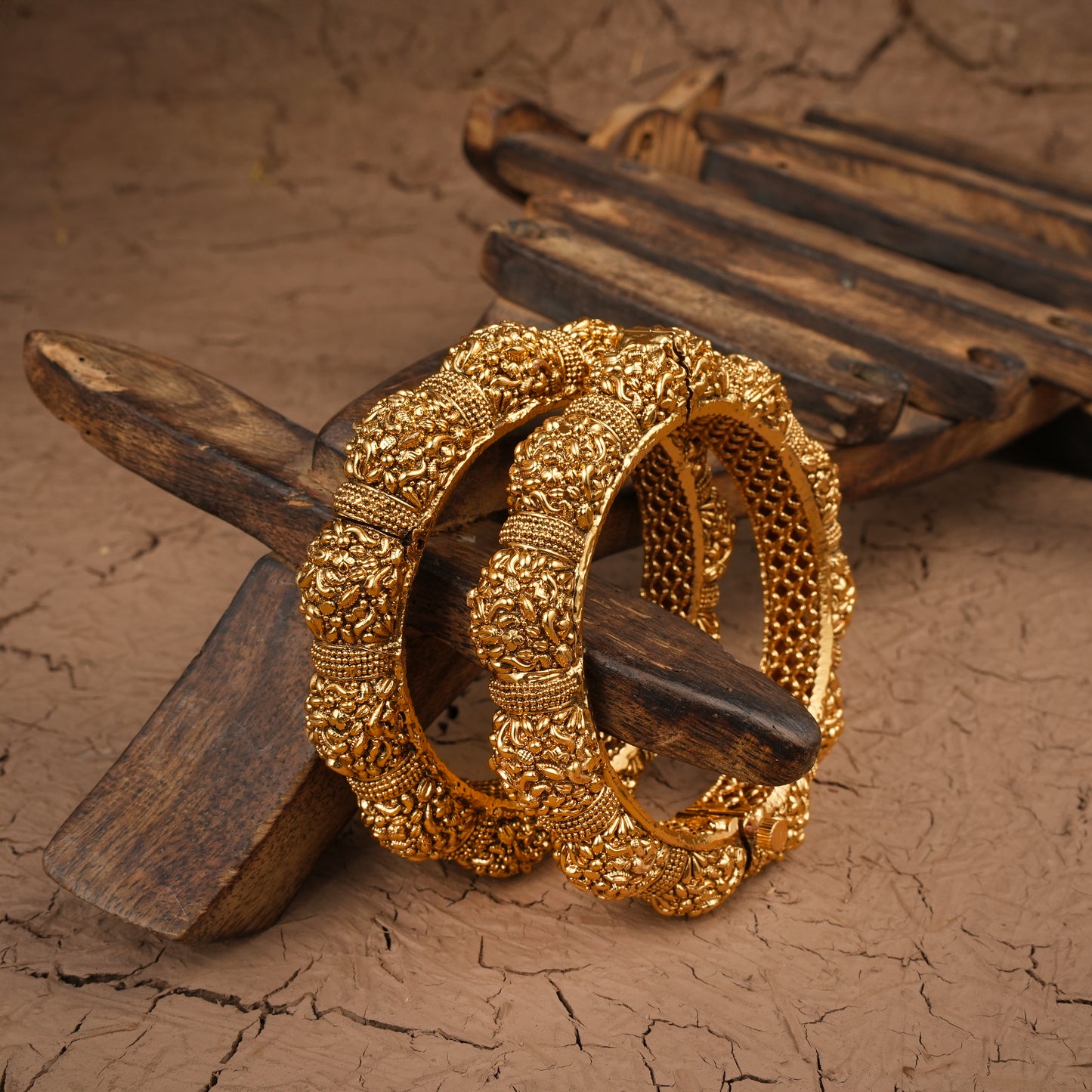 Aarohi Bangles Openable - Gold Plated