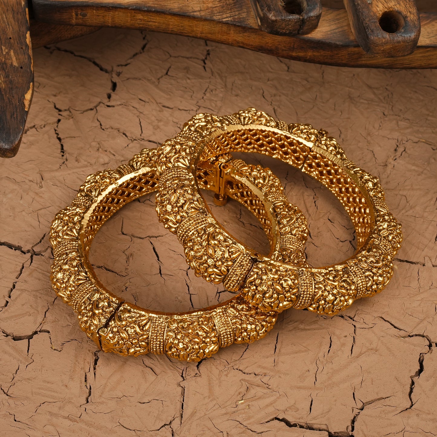 Aarohi Bangles Openable - Gold Plated