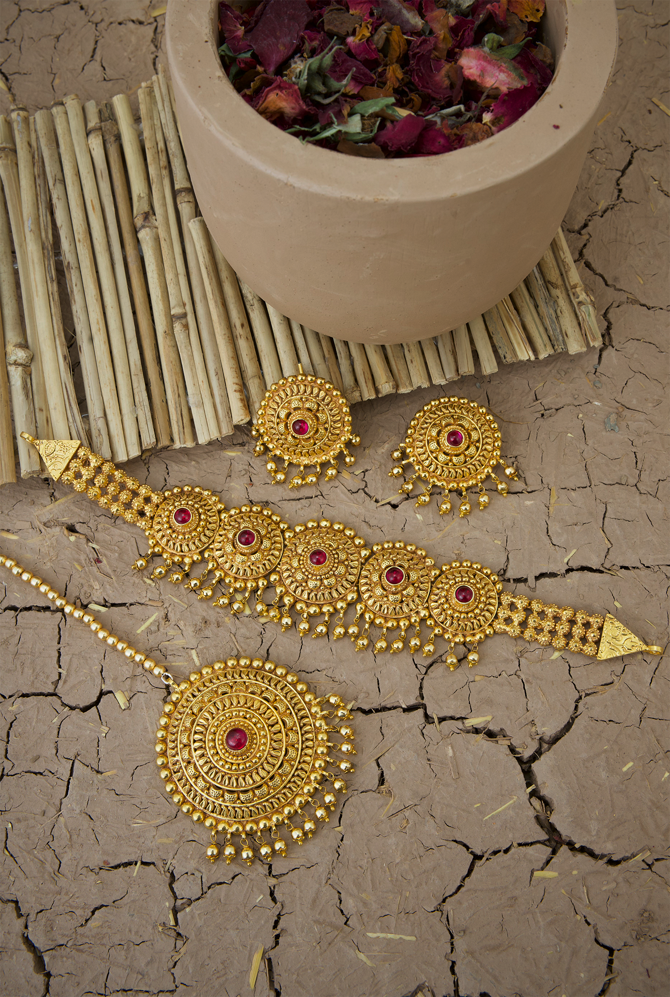 Yamira  choker Earing Tikka Handcrafted Gold Plated