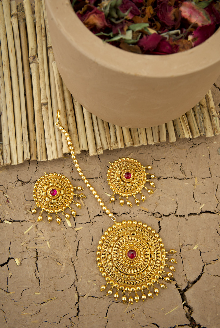 Yamira  choker Earing Tikka Handcrafted Gold Plated