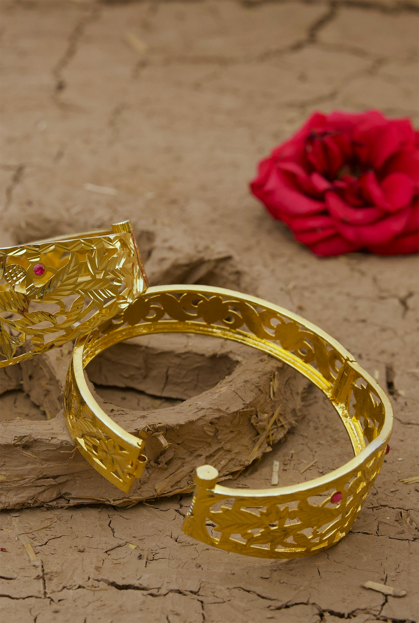 Mehak  openable Handcrafted gold plated bangle