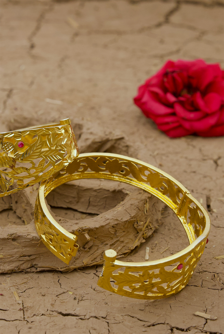 Mehak  openable Handcrafted gold plated bangle