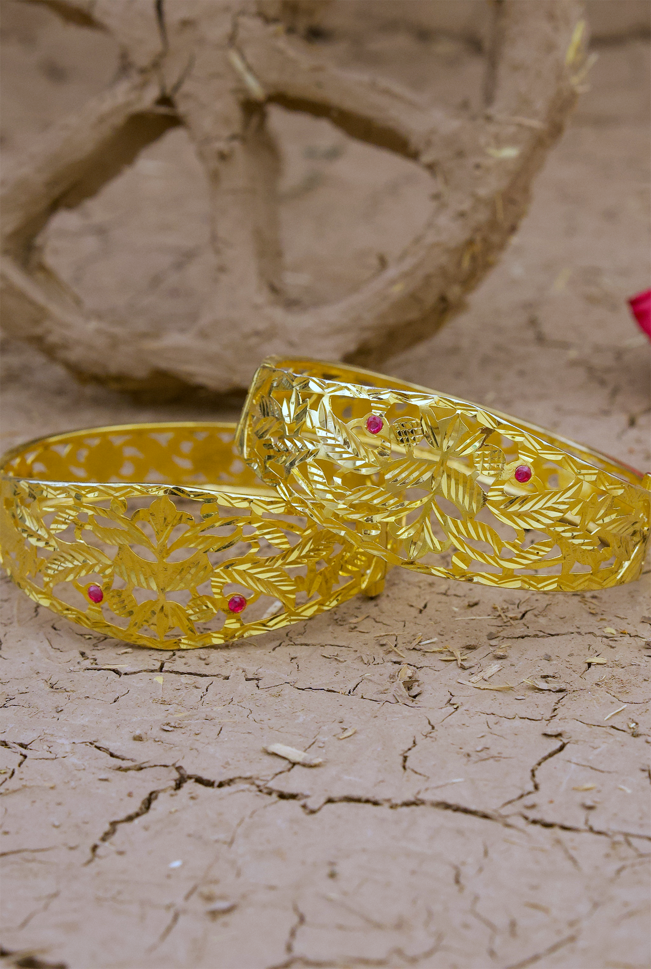 Mehak  openable Handcrafted gold plated bangle