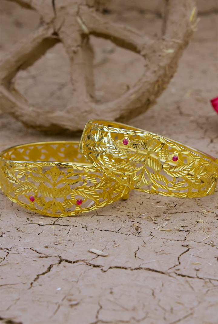 Mehak  openable Handcrafted gold plated bangle