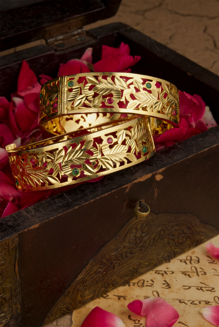 Aabroo  openable Handcrafted gold plated bangle