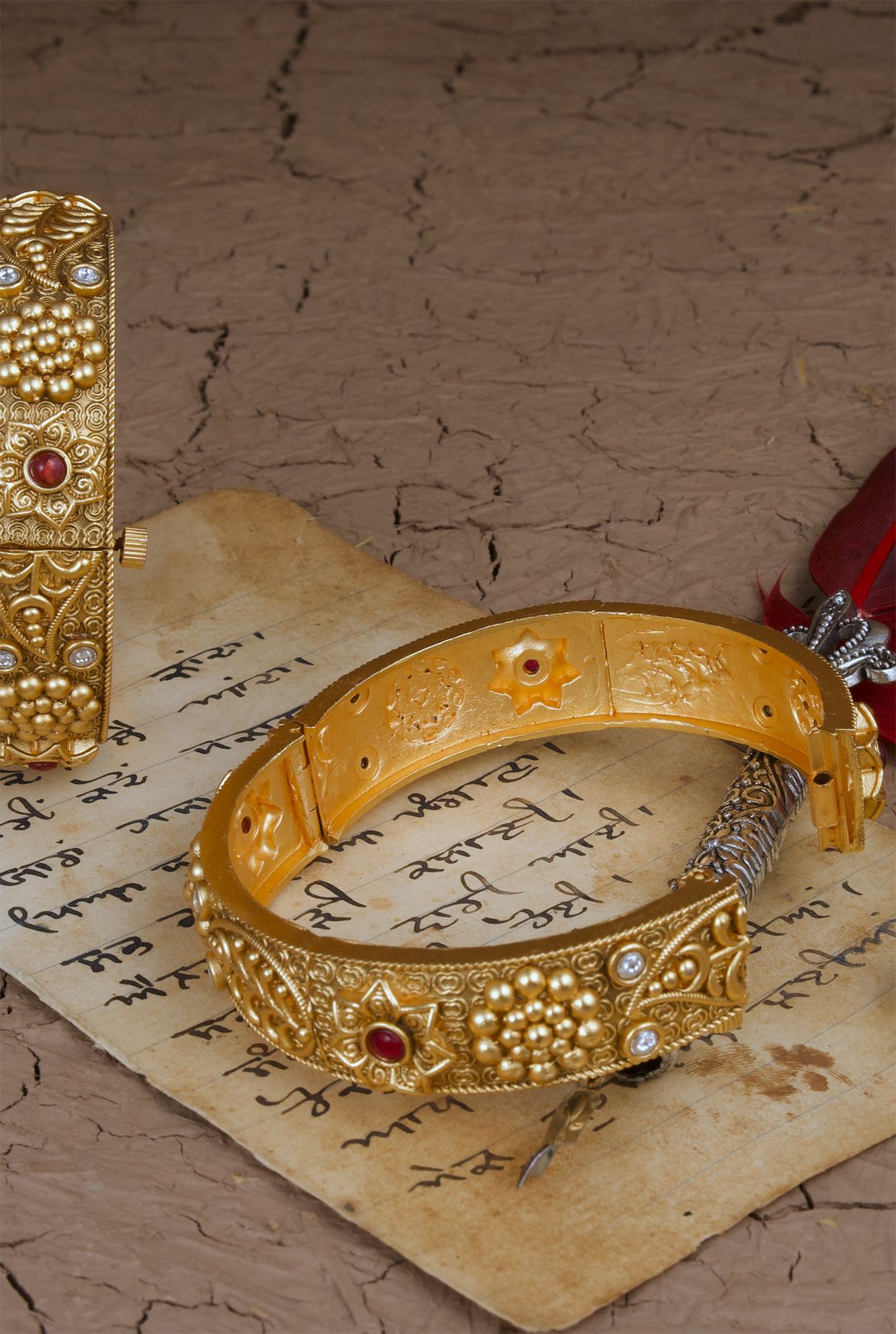Nazakat openable gold plated bangle