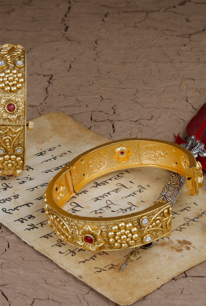 Nazakat openable gold plated bangle