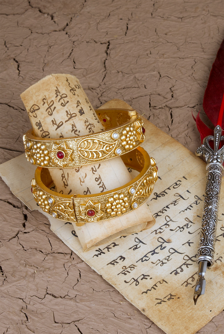 Nazakat openable gold plated bangle