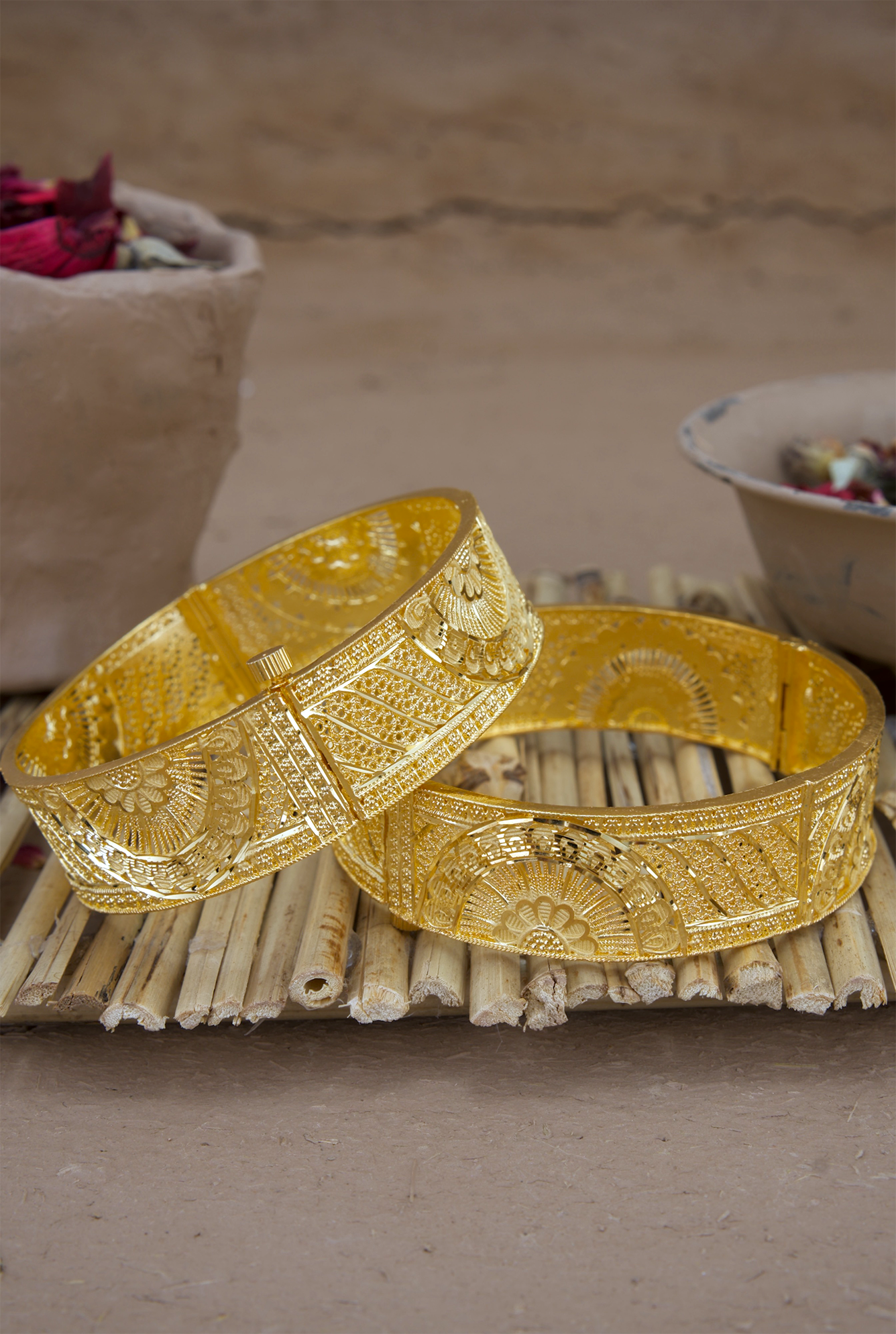 Sohni openable gold plated bangle