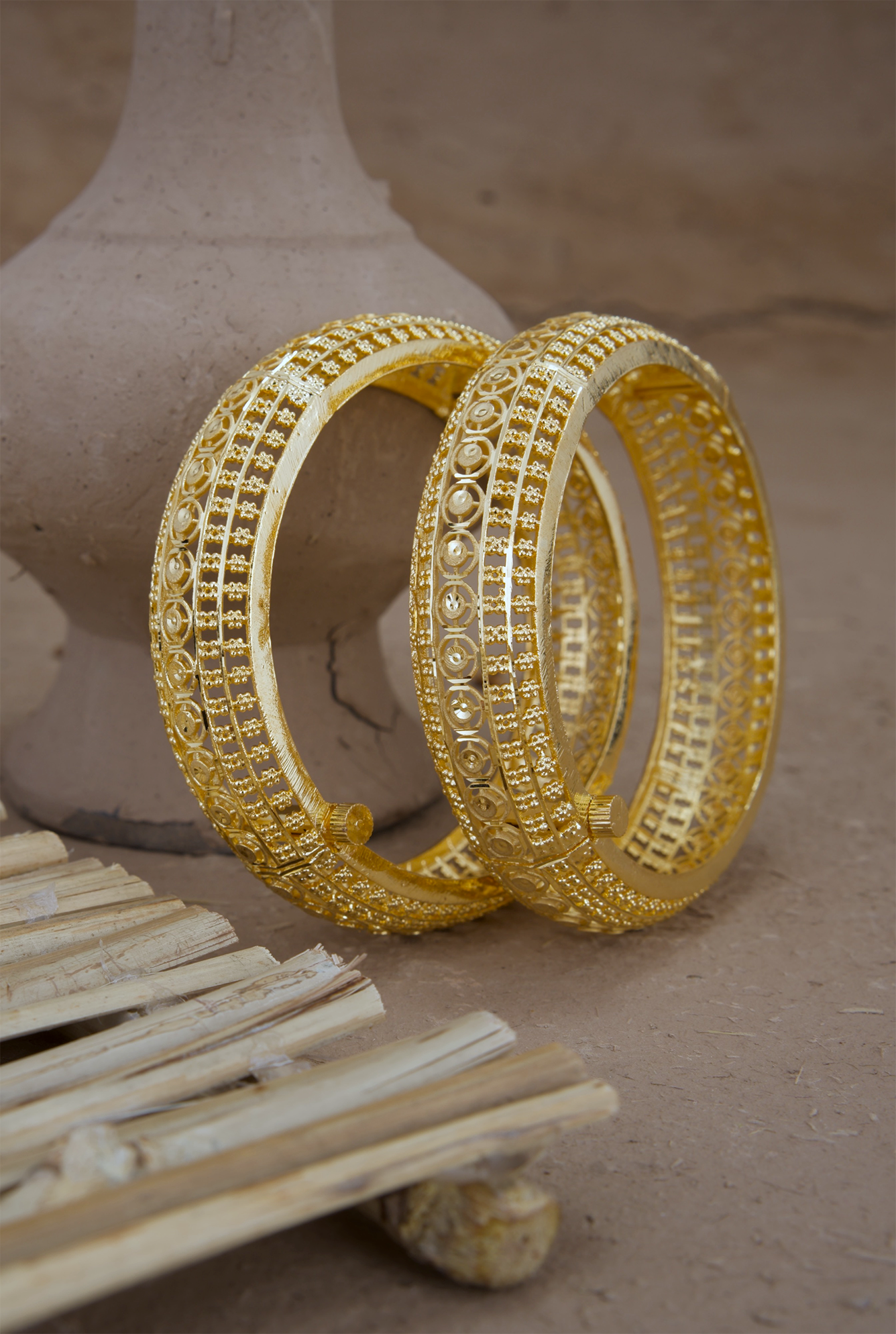 Ruchi openable gold plated bangle