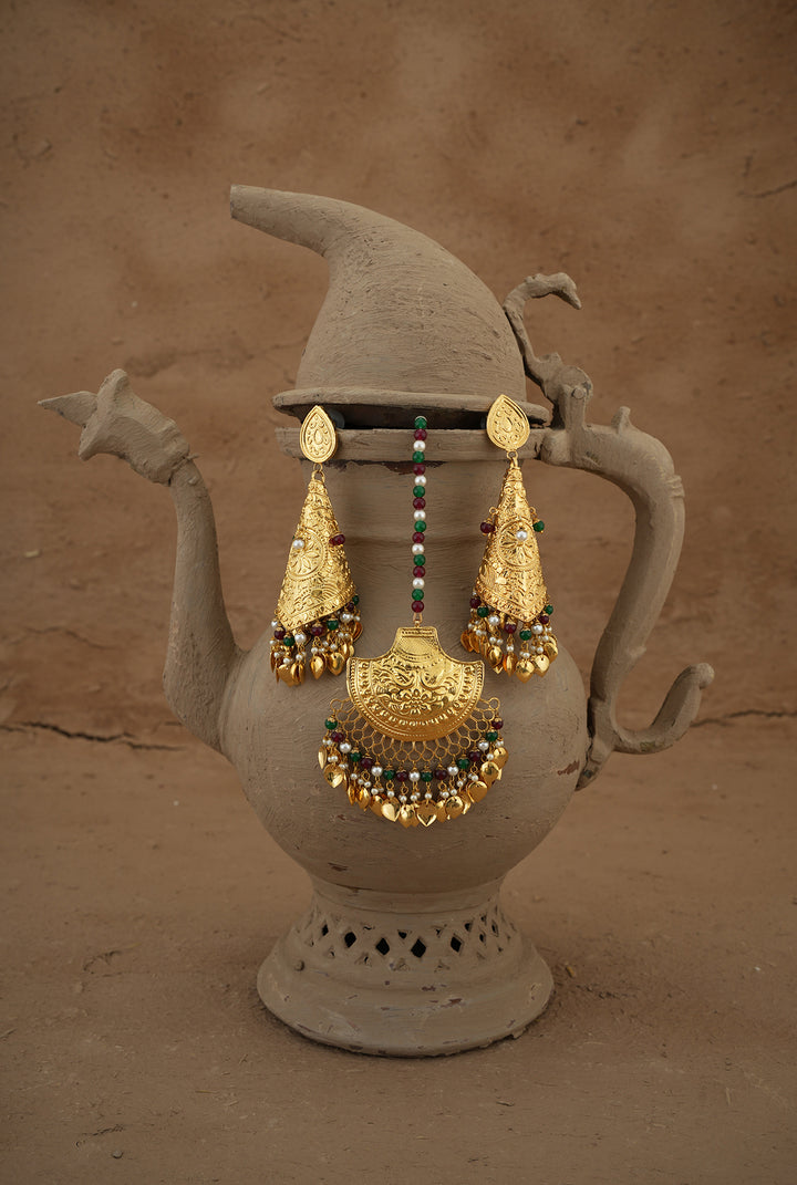 Isha Hasli set Handcrafted Gold Plated